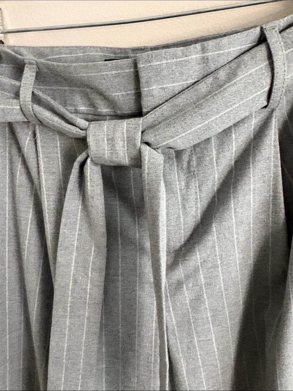 Banana Republic Gray Pinstripe Paperbag Ankle Pants with Self Tie - Picture 6 of 9